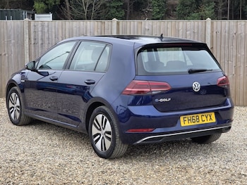 Used Volkswagen Golf 2019 for sale - 78256401: Photo