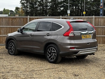 Used Honda CR-V 2017 for sale - 76080525: Photo 3