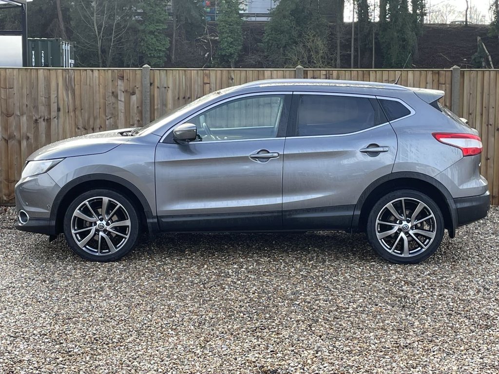 Used Nissan Qashqai 2015 for sale - 77383617: Photo 2