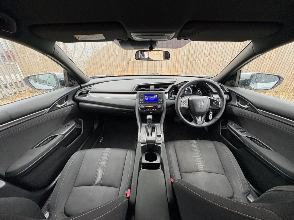 Used Honda Civic 2018 for sale - 76395631: Photo 9