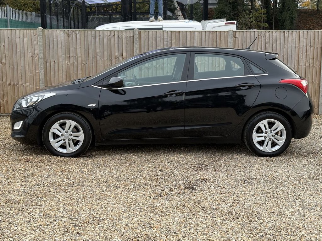 Used Hyundai i30 2015 for sale - 76417115: Photo 2