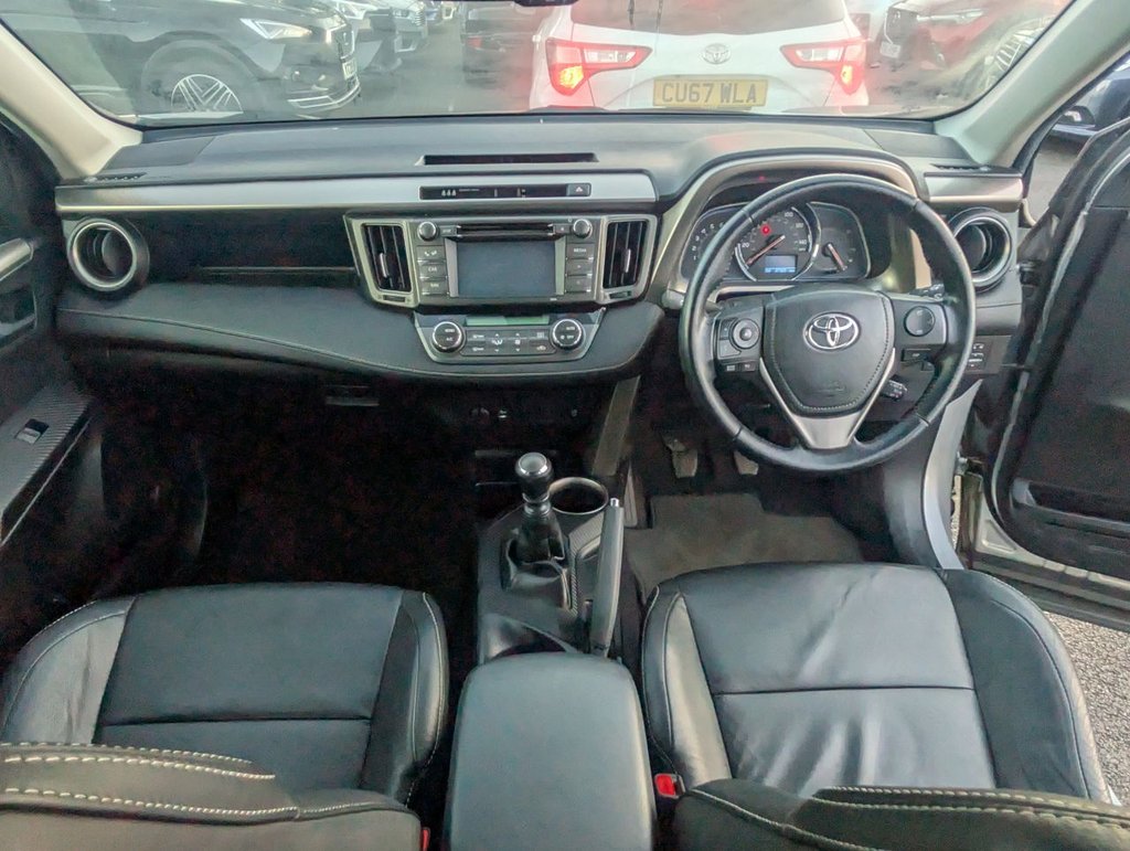 Used Toyota RAV4 2015 for sale - 76356105: Photo 10