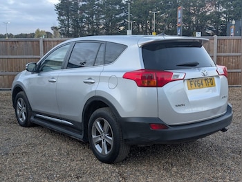 Used Toyota RAV4 2015 for sale - 76356105: Photo