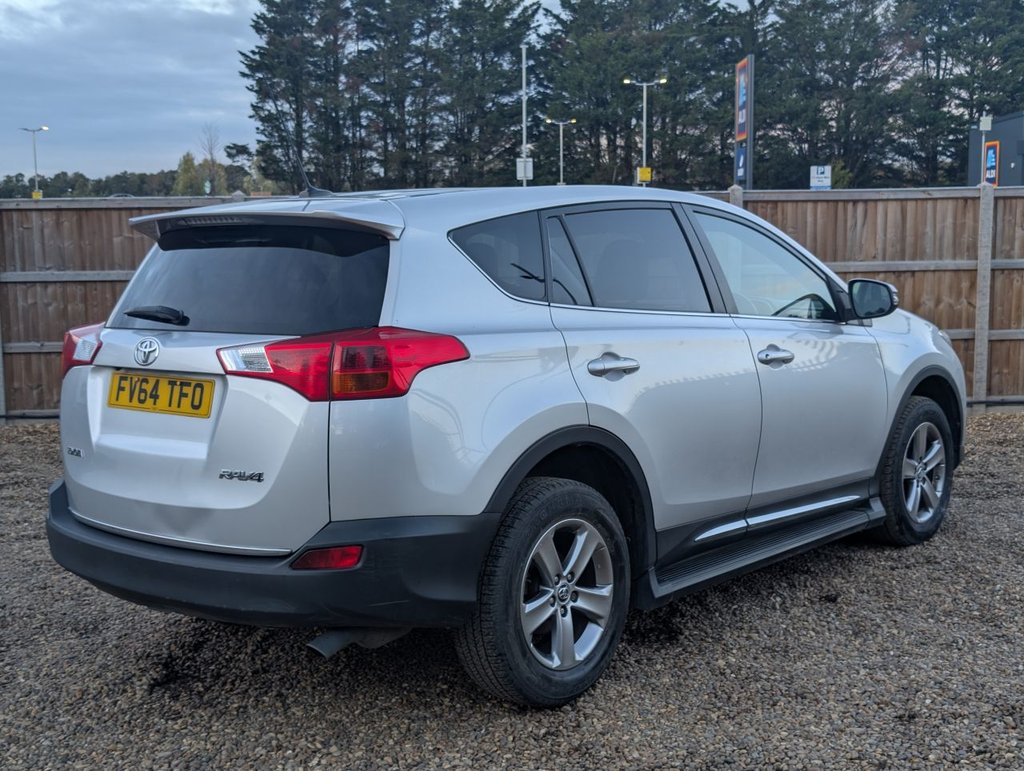 Used Toyota RAV4 2015 for sale - 76356105: Photo 5