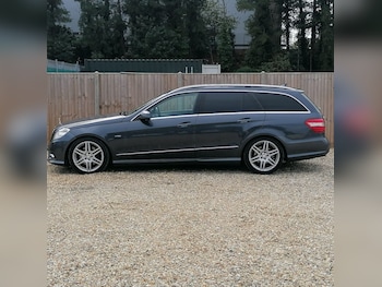 Used Mercedes-Benz E-Class 2011 for sale - 75986201: Photo 2