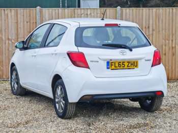 Used Toyota Yaris 2015 for sale - 73968899: Photo