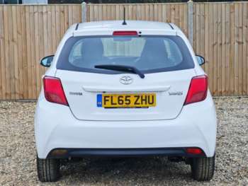 Used Toyota Yaris 2015 for sale - 73968899: Photo