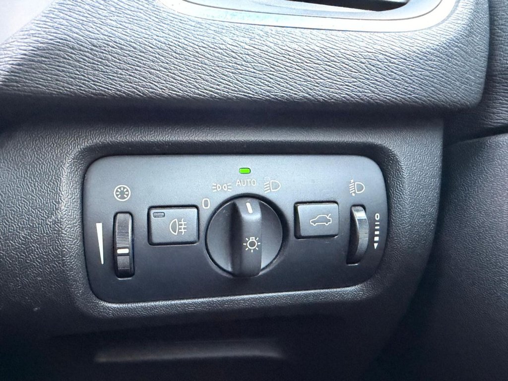 Used Volvo V40 2015 for sale - 76454190: Photo 14