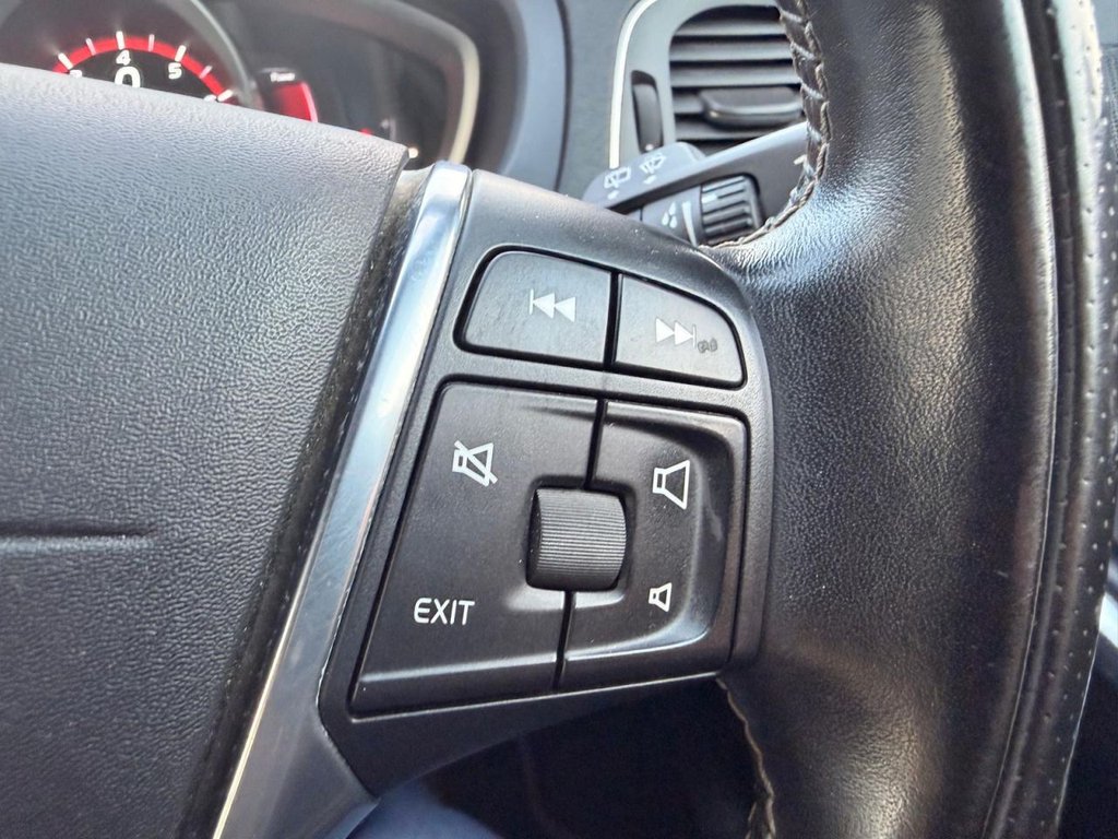 Used Volvo V40 2015 for sale - 76454190: Photo 15