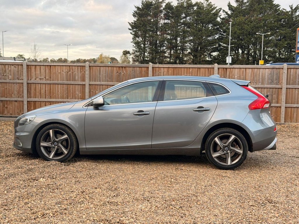 Used Volvo V40 2015 for sale - 76454190: Photo 2