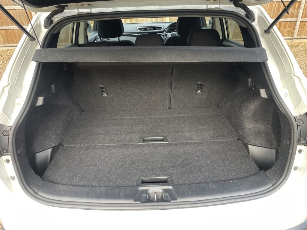 Used Nissan Qashqai 2015 for sale - 76617996: Photo 11