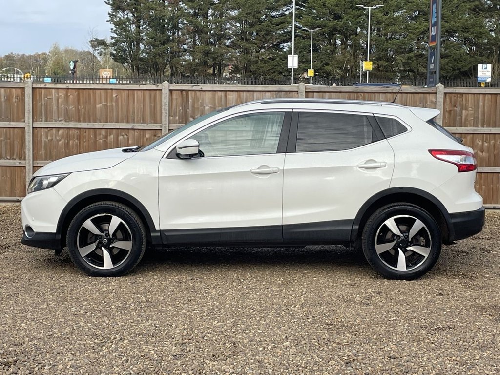 Used Nissan Qashqai 2015 for sale - 76617996: Photo 2