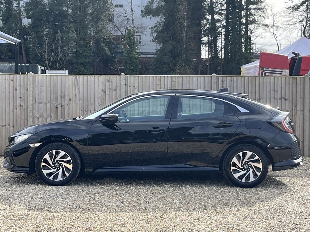 Used Honda Civic 2017 for sale - 77911042: Photo 2