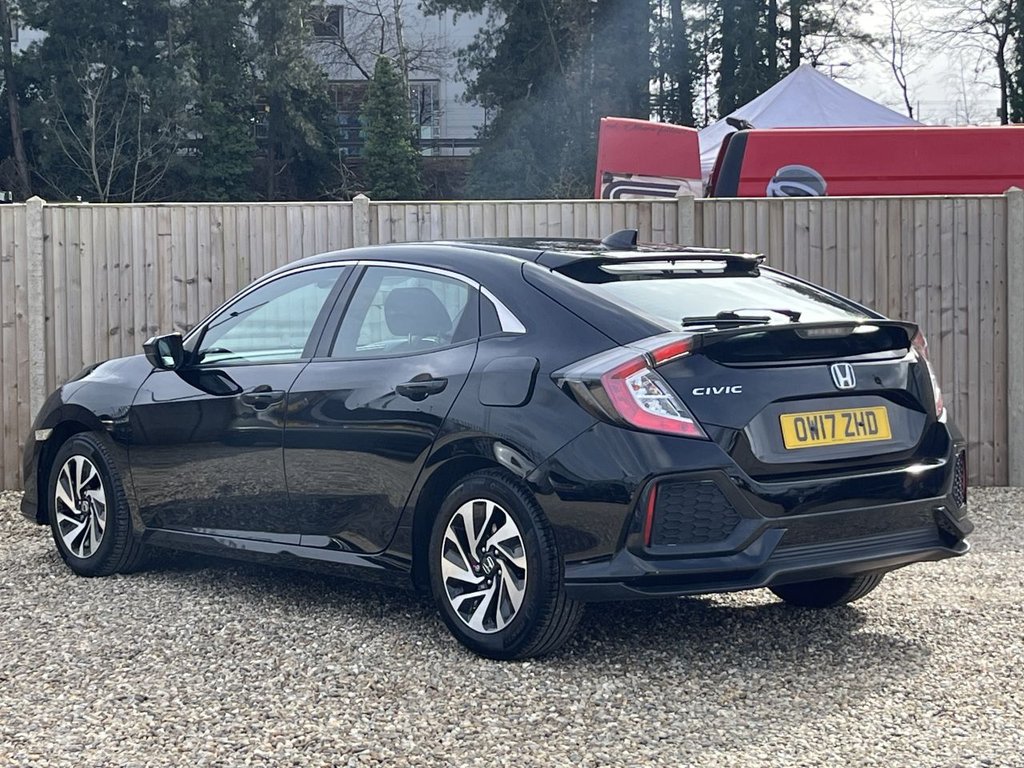 Used Honda Civic 2017 for sale - 77911042: Photo 3