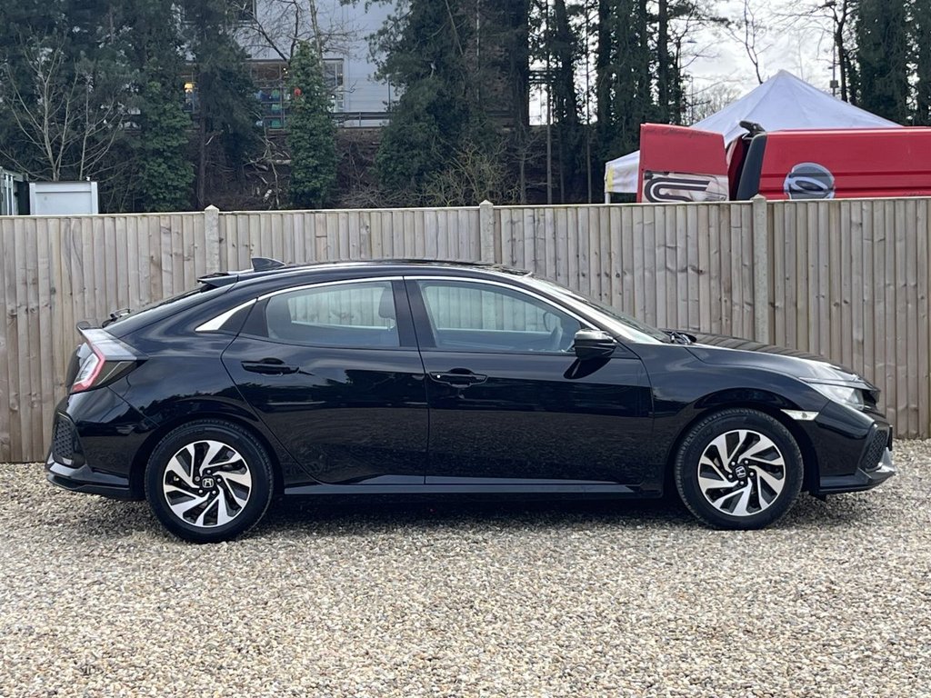 Used Honda Civic 2017 for sale - 77911042: Photo 6