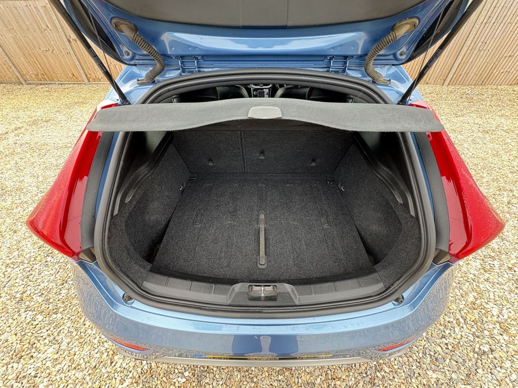 Used Volvo V40 2015 for sale - 75923943: Photo 11