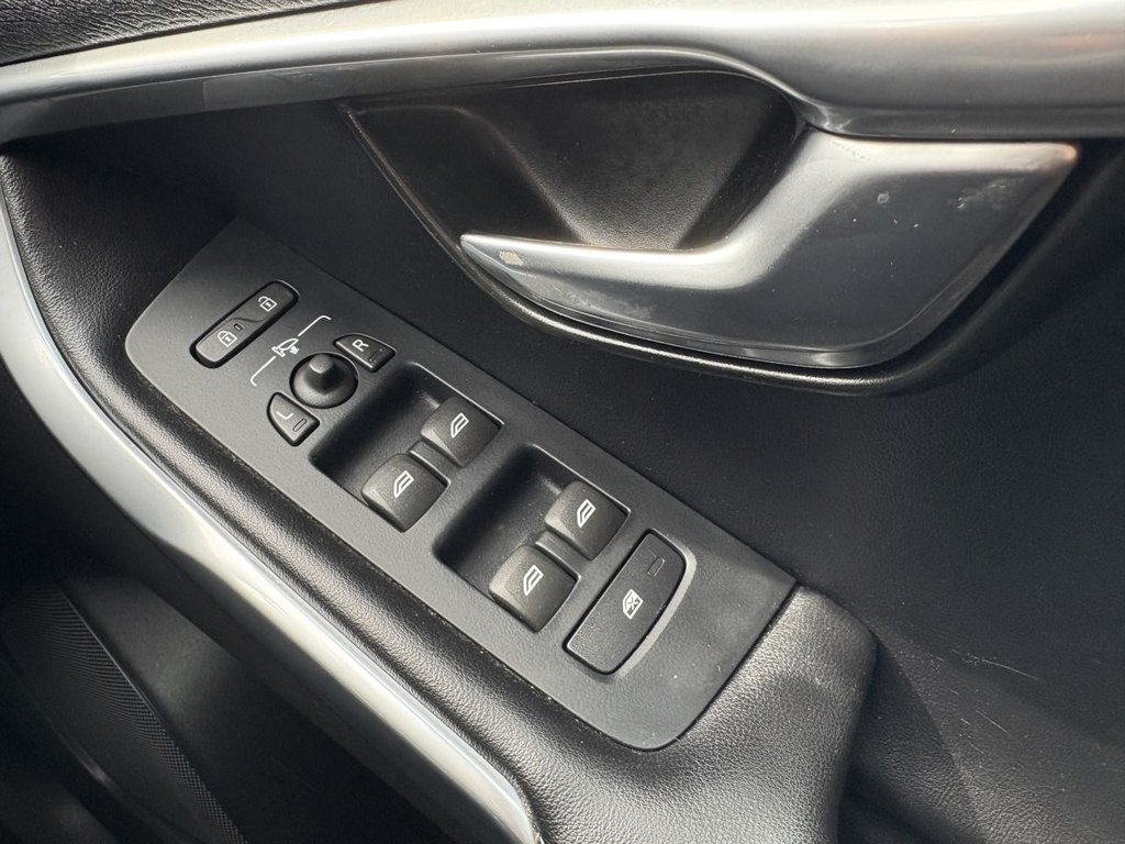 Used Volvo V40 2015 for sale - 75923943: Photo 12