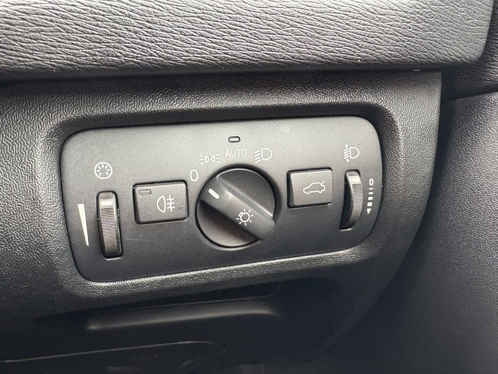 Used Volvo V40 2015 for sale - 75923943: Photo 13