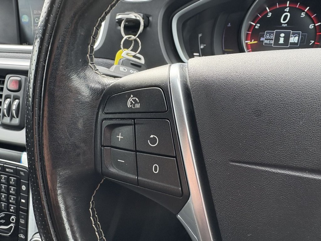 Used Volvo V40 2015 for sale - 75923943: Photo 15