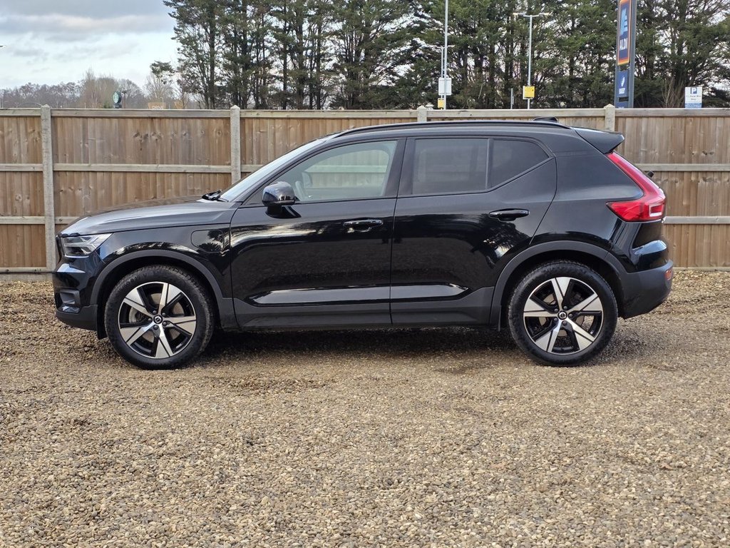 Used Volvo XC40 2021 for sale - 76950244: Photo 2