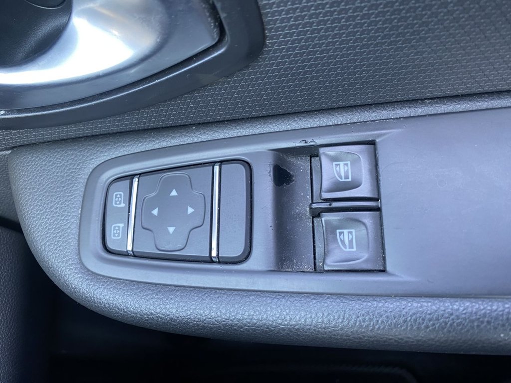 Used Renault Clio 2019 for sale - 75799104: Photo 15