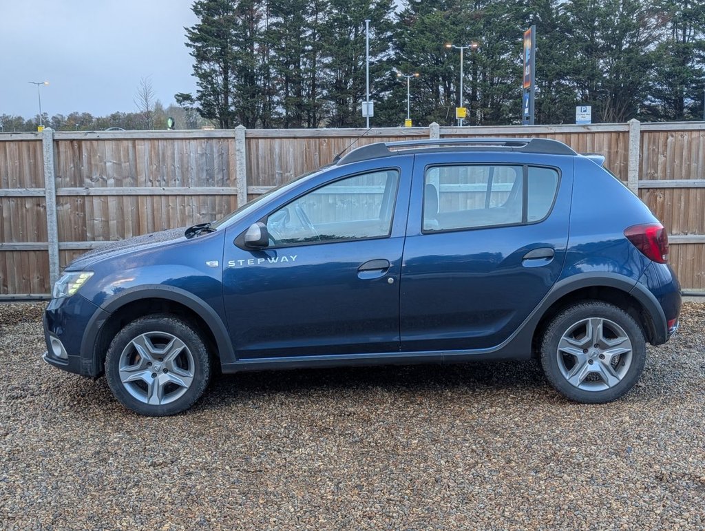 Used Dacia Sandero Stepway 2019 for sale - 76631775: Photo 2