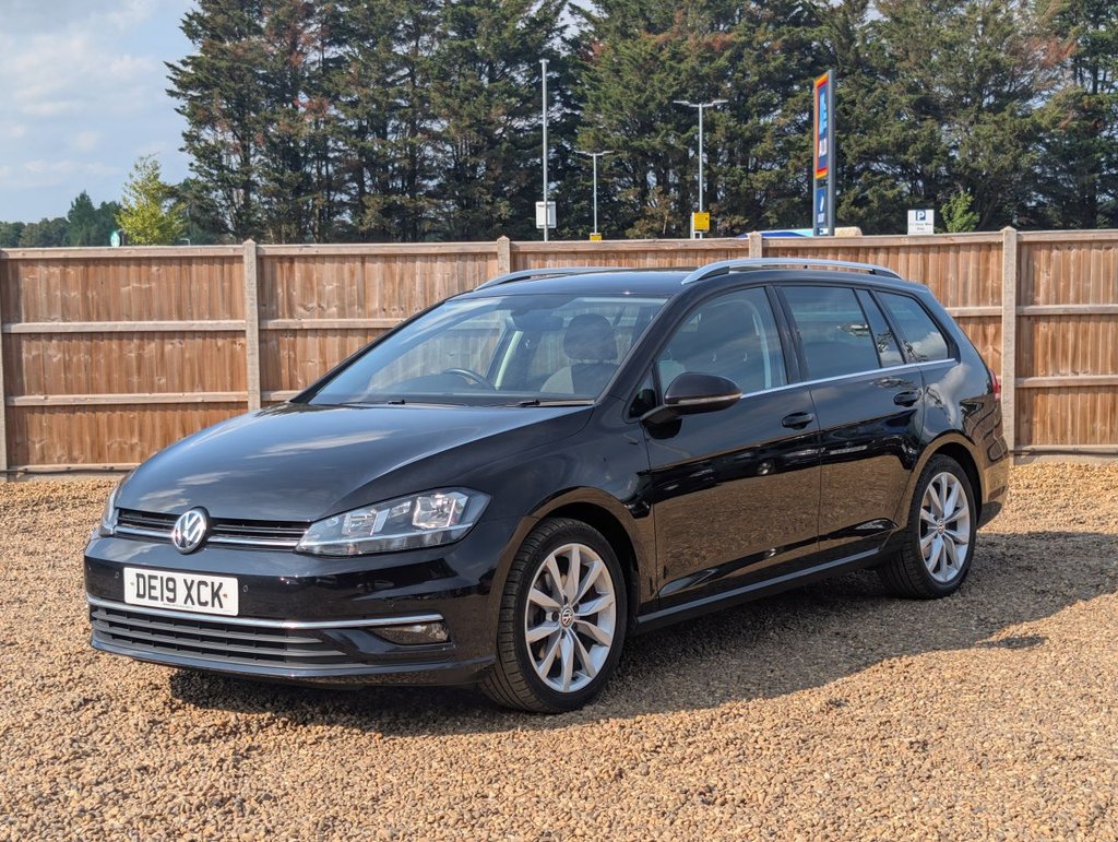Used Volkswagen Golf 2019 for sale - 76250203: Photo 1