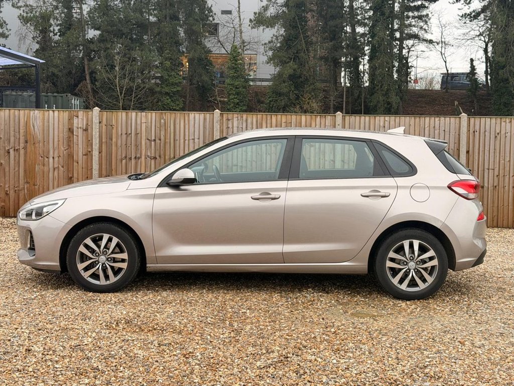 Used Hyundai i30 2017 for sale - 77165885: Photo 2