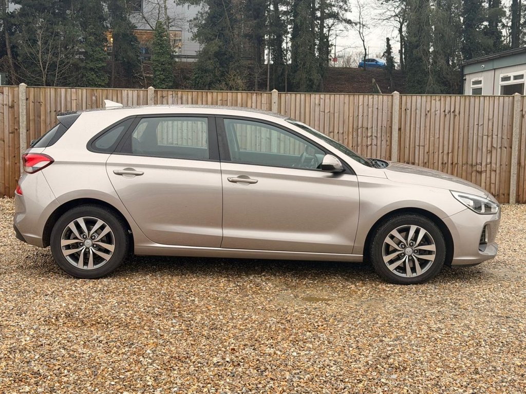 Used Hyundai i30 2017 for sale - 77165885: Photo 6