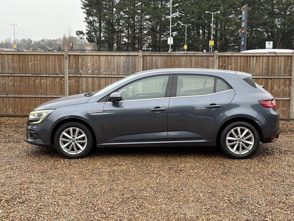 Used Renault Megane 2016 for sale - 76962015: Photo 2