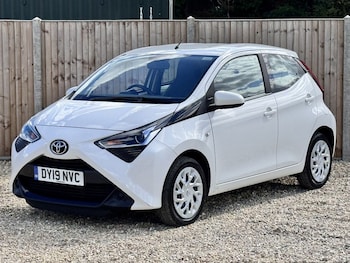 2019 (19) - 1.0 VVT-i x-play Hatchback 5dr Petrol Manual Euro 6 (71 ps)