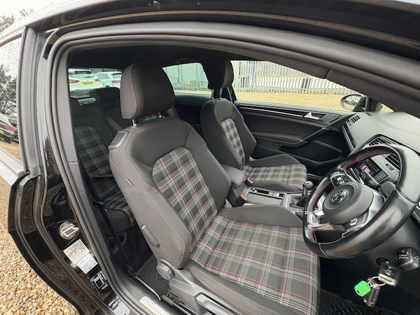 Used Volkswagen Golf 2014 for sale - 76098125: Photo 14