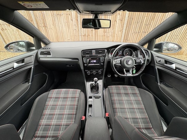 Used Volkswagen Golf 2014 for sale - 76098125: Photo 9
