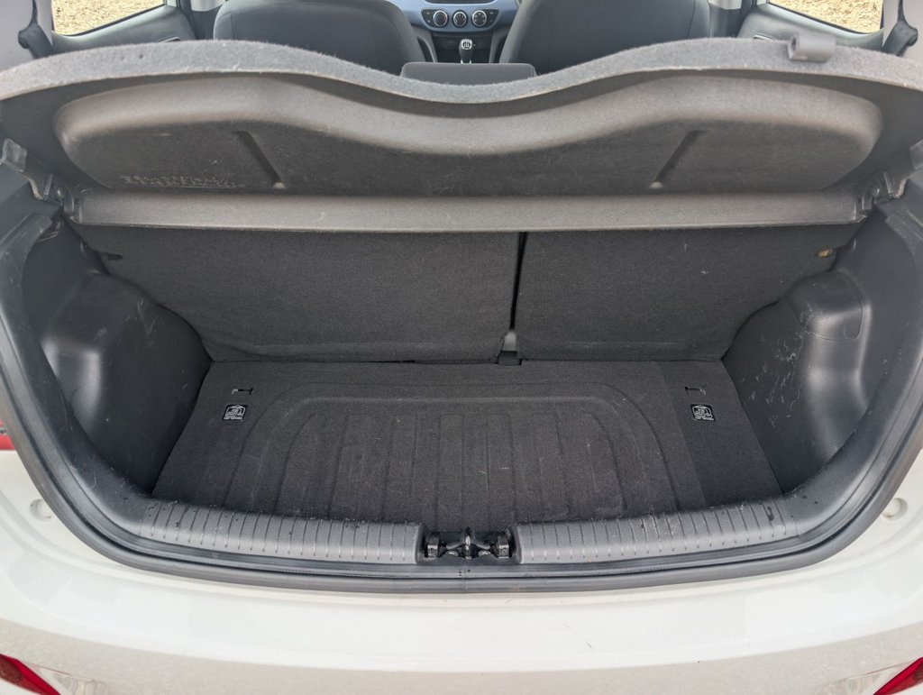 Used Hyundai i10 2015 for sale - 76375915: Photo 9