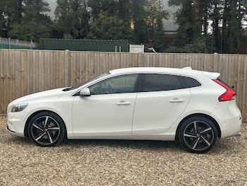 Used Volvo V40 2015 for sale - 76303522: Photo 2