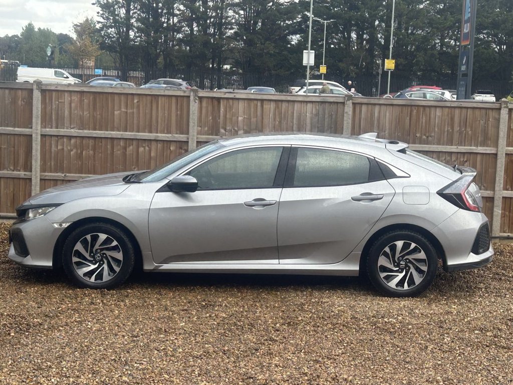 Used Honda Civic 2019 for sale - 76631832: Photo 2