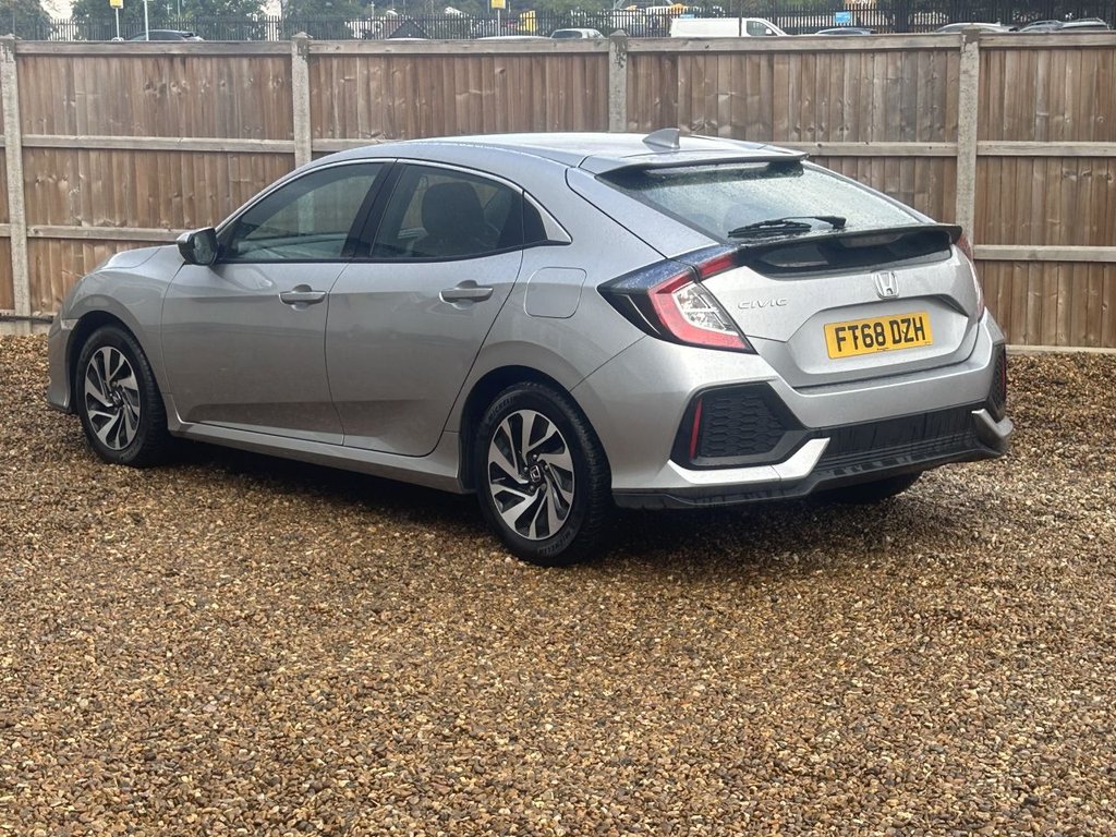 Used Honda Civic 2019 for sale - 76631832: Photo 3