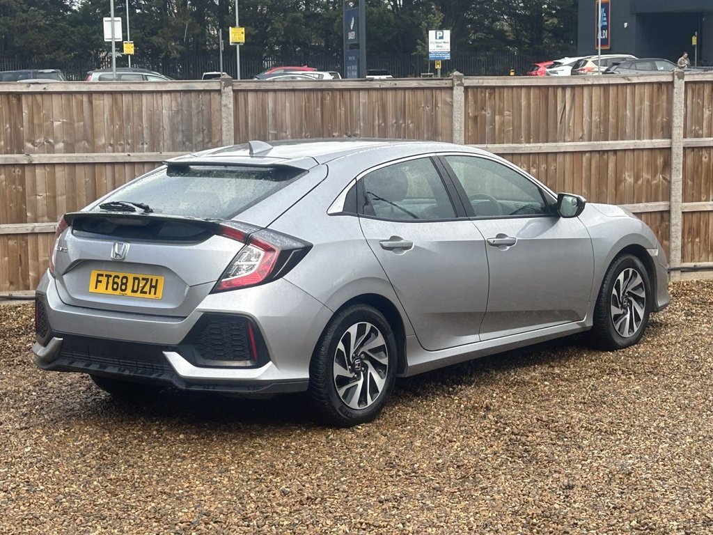 Used Honda Civic 2019 for sale - 76631832: Photo 5