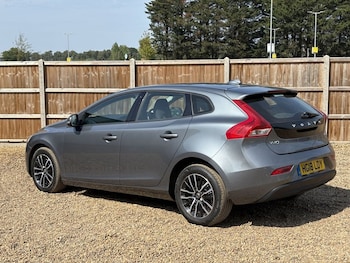 Used Volvo V40 2018 for sale - 75548415: Photo