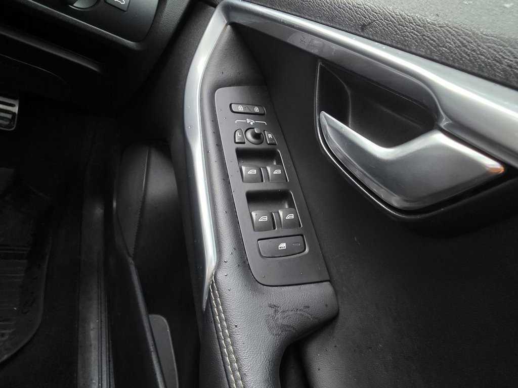 Used Volvo V40 2019 for sale - 76740077: Photo 13