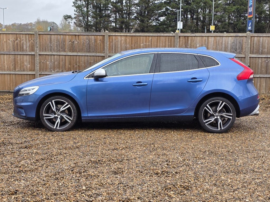 Used Volvo V40 2019 for sale - 76740077: Photo 2