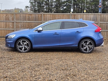 Used Volvo V40 2019 for sale - 76740077: Photo