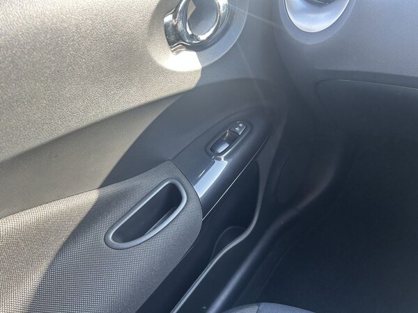Used Nissan Juke 2014 for sale - 76210123: Photo 16