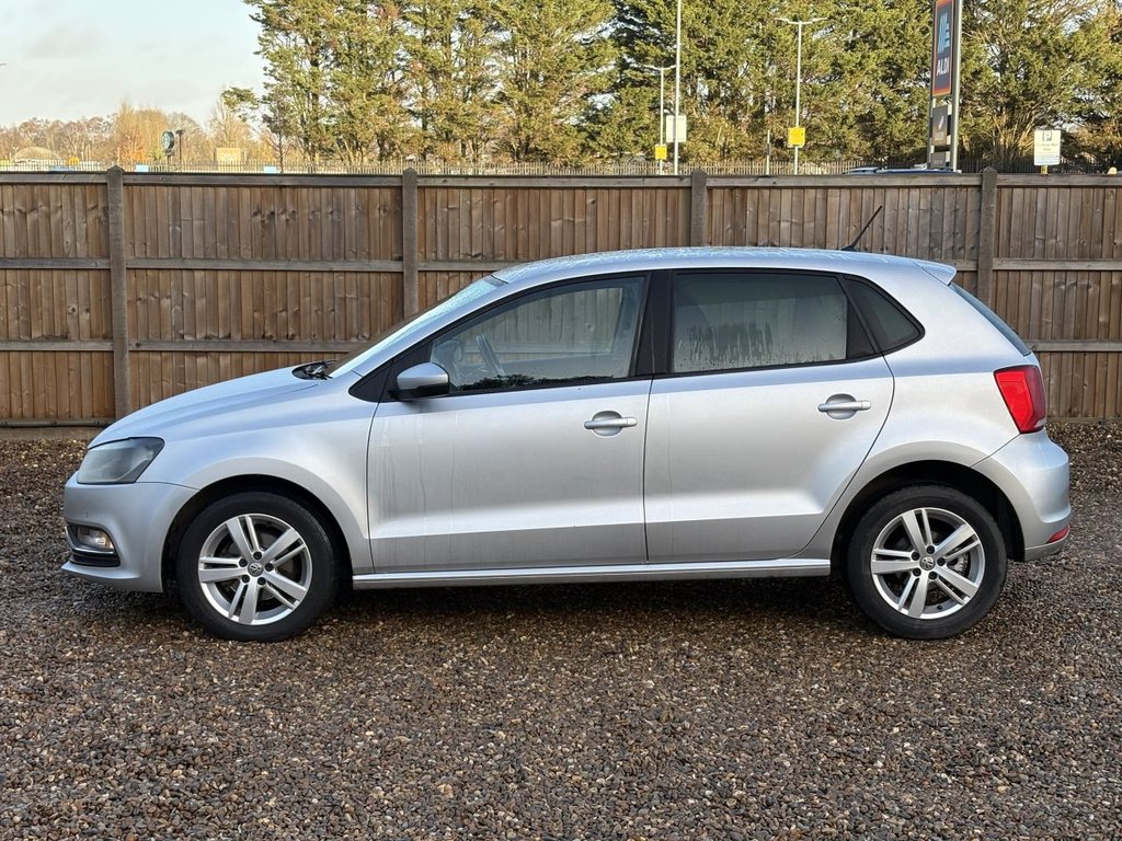 Used Volkswagen Polo 2017 for sale - 76900371: Photo 2