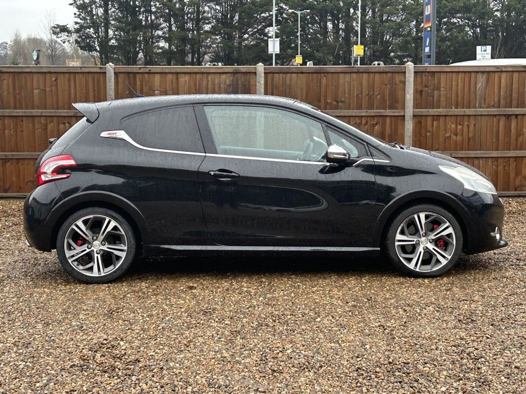 Used Peugeot 208 2014 for sale - 76973267: Photo 6