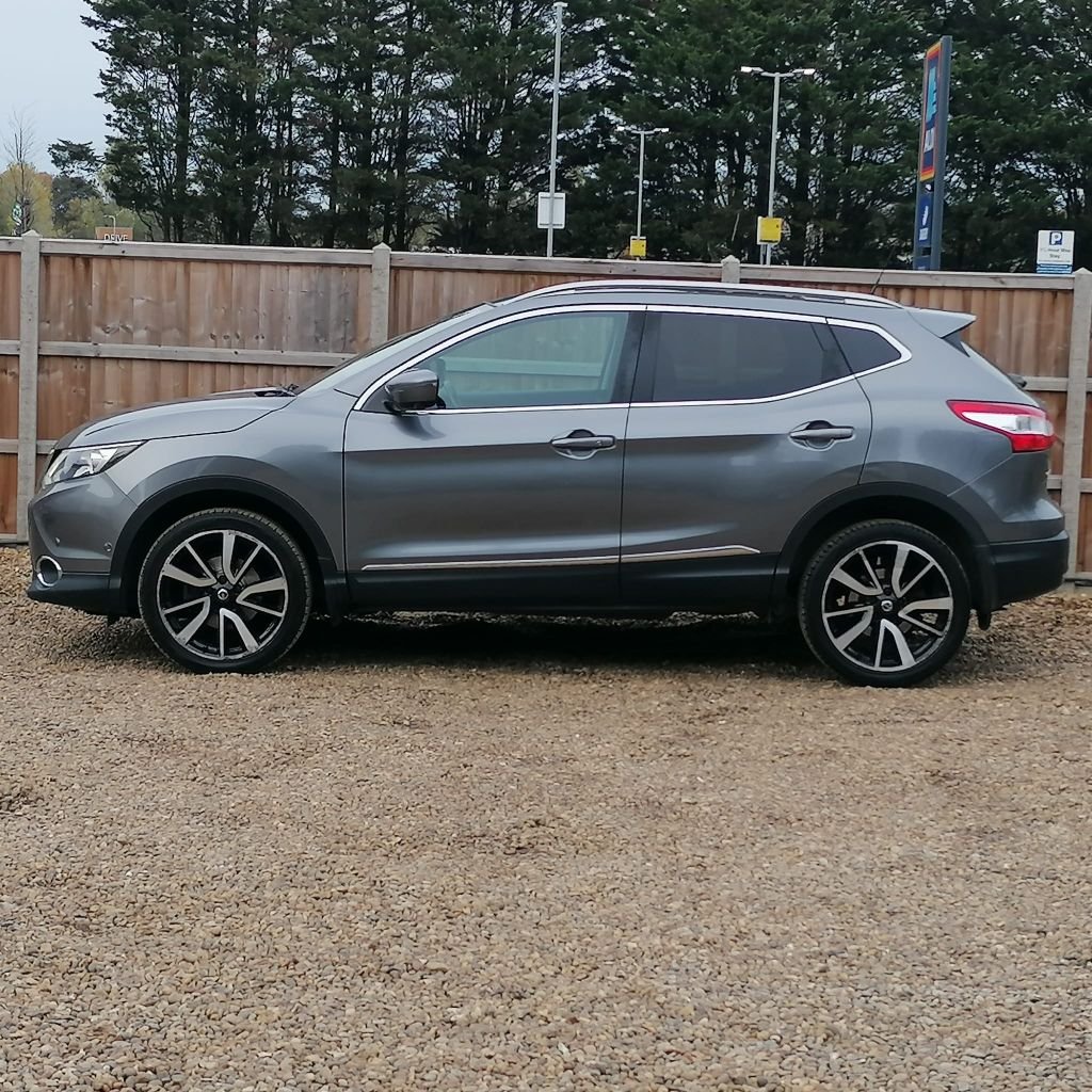 Used Nissan Qashqai 2017 for sale - 76417102: Photo 2