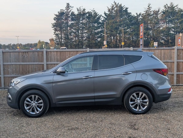Used Hyundai Santa Fe 2016 for sale - 76223451: Photo 2
