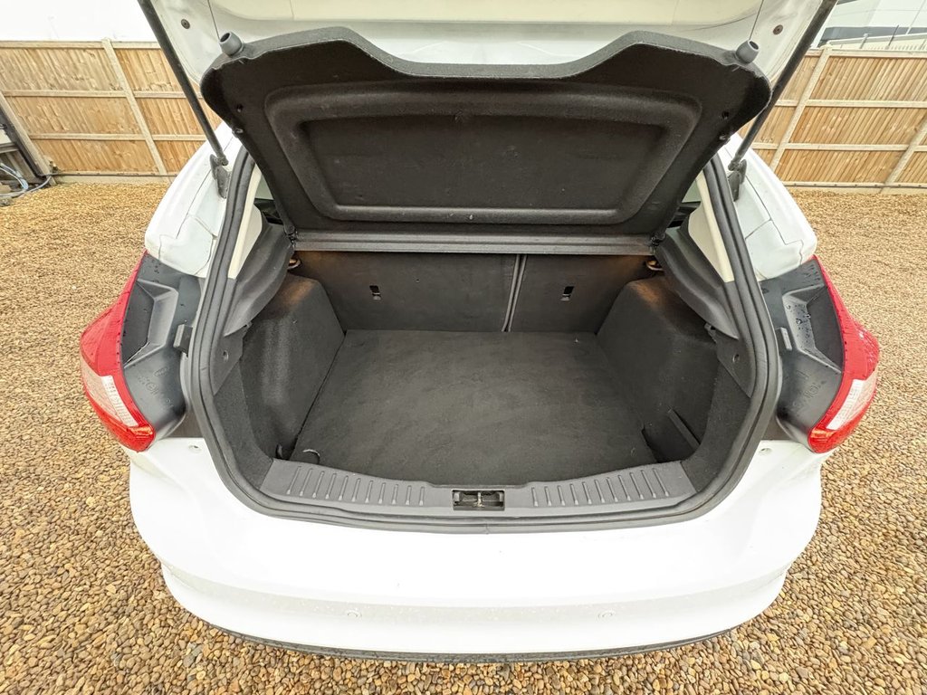 Used Ford Focus 2012 for sale - 76642142: Photo 11