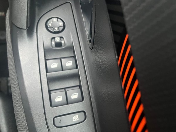 Used Peugeot E-2008 2023 for sale - 73356053: Photo 15