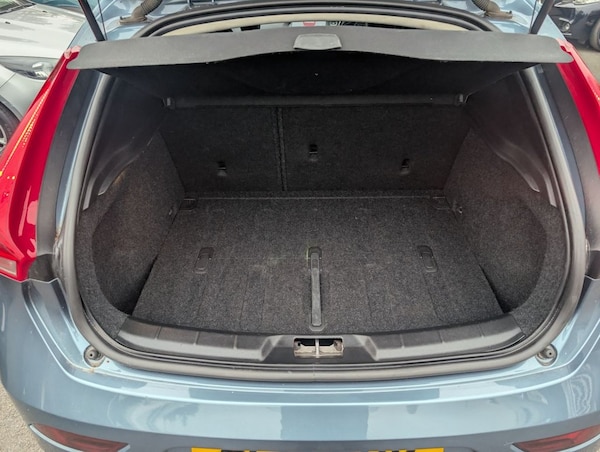 Used Volvo V40 2014 for sale - 76235525: Photo 9